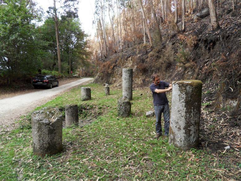 Mili�rios da Via Nova na Portela de Santa Cruz